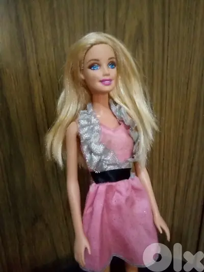 Barbie GLITZ Dressed Mattel 2010 unflexible legs+Boots as new doll=20$
