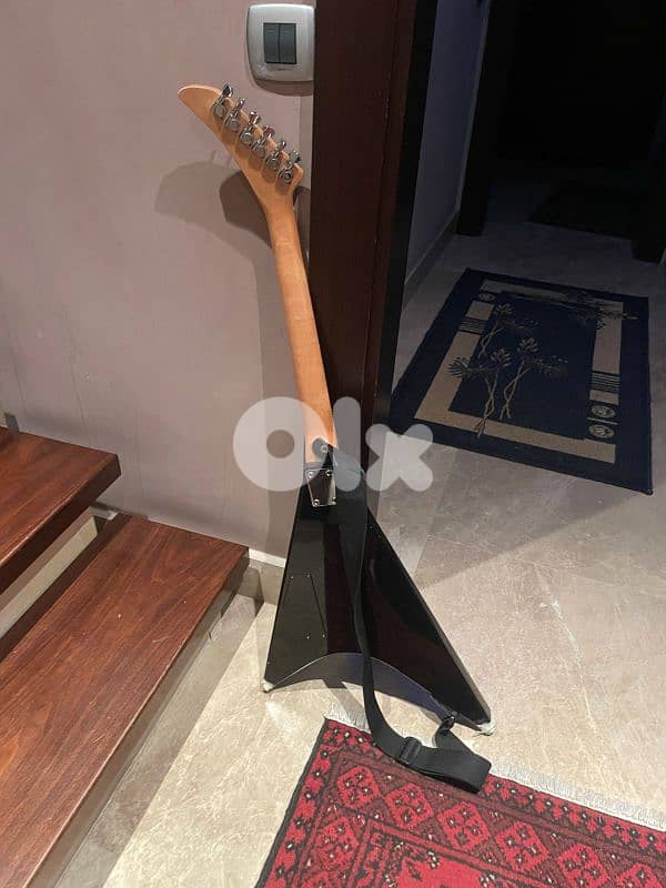 carlos flying v guitar concert-grade with ibanez amp 2