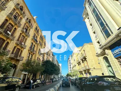 L19421 - Apartment For Sale in a High-End Building in Down Town