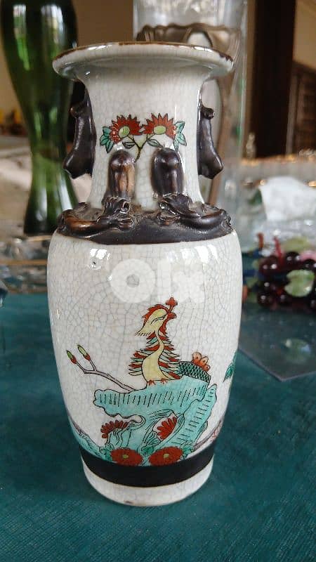 vintage Chinese vase 0