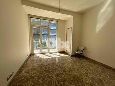 L19445 - Luxurious Apartment with Sea View For Sale in Down Town