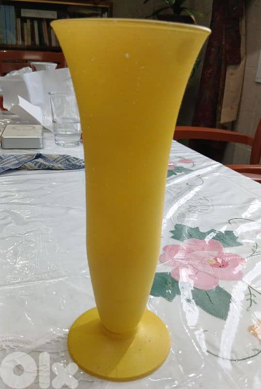 glass vase 0