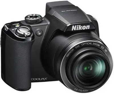 Nikon Coolpix P90 digital camera with bag
