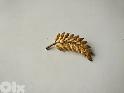 Old palm brooch - Not Negotiable