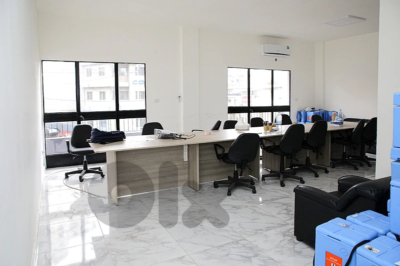 مكتب للايجار في الدكوانة Decorated Office for rent in Dekweneh