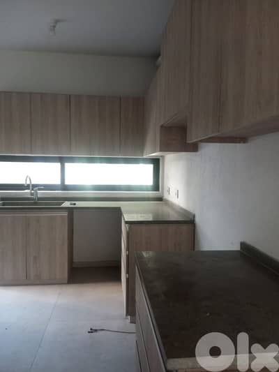 SPACIOUS APT IN CORNICHE EL MAZRAA PRIME (200SQ) 3 BEDS , (BT-1269)