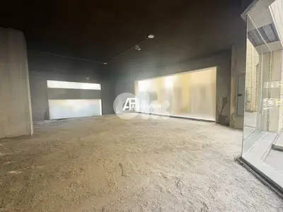 3 Floors - 440 Sqm - Shop For Rent in Downtown