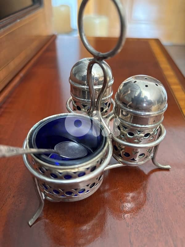 Various silver-plated items 0