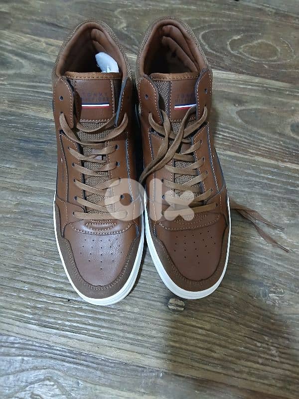 Tommy Hilfiger size 42 1