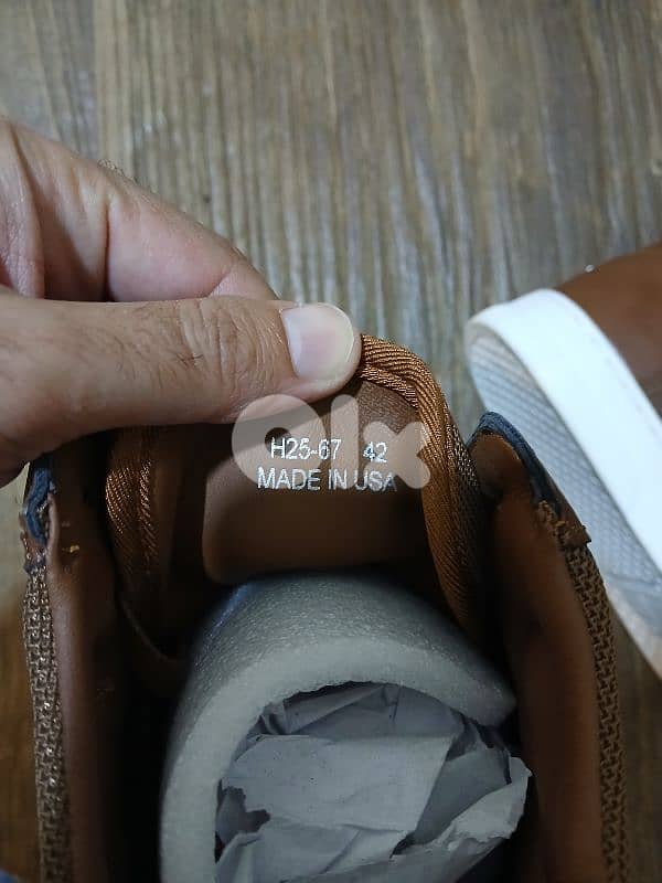 Tommy Hilfiger size 42 3