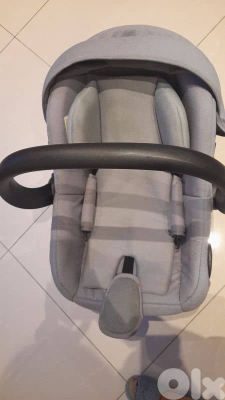 car seat 0