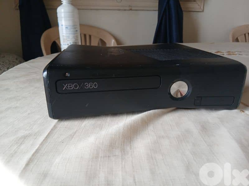 Xbox 360  with power cables +game 0