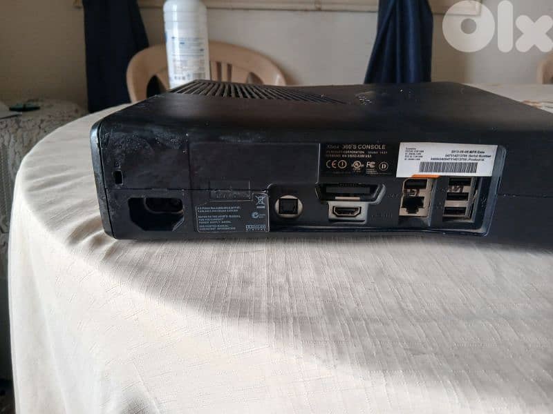 Xbox 360  with power cables +game 1