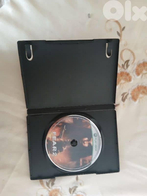Xbox 360  with power cables +game 4