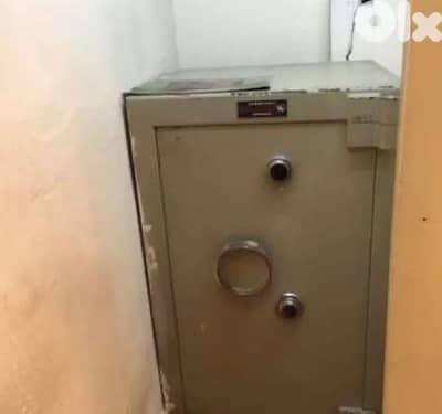 Jewelry Store For Rent In Hamra