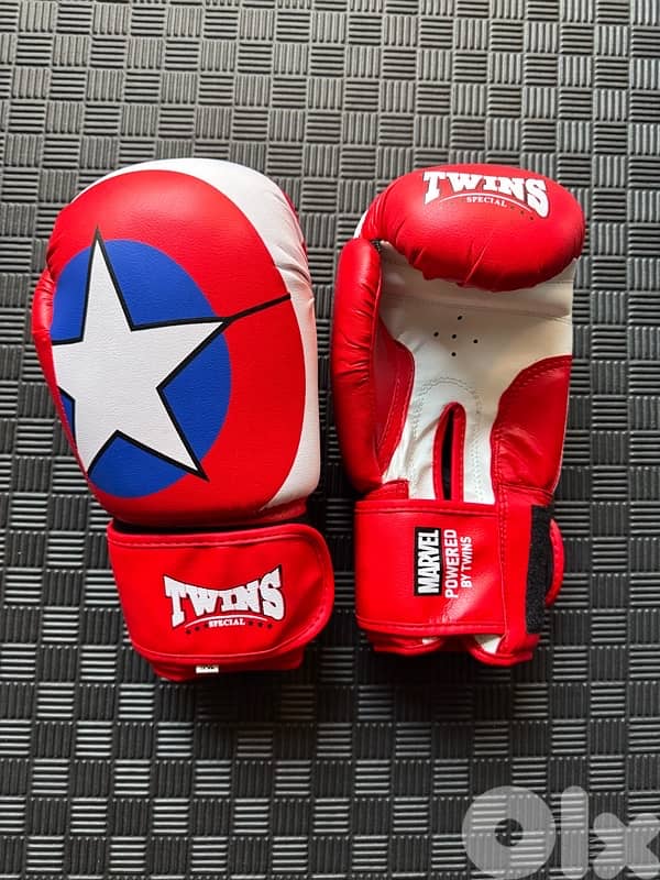 boxing gloves 0