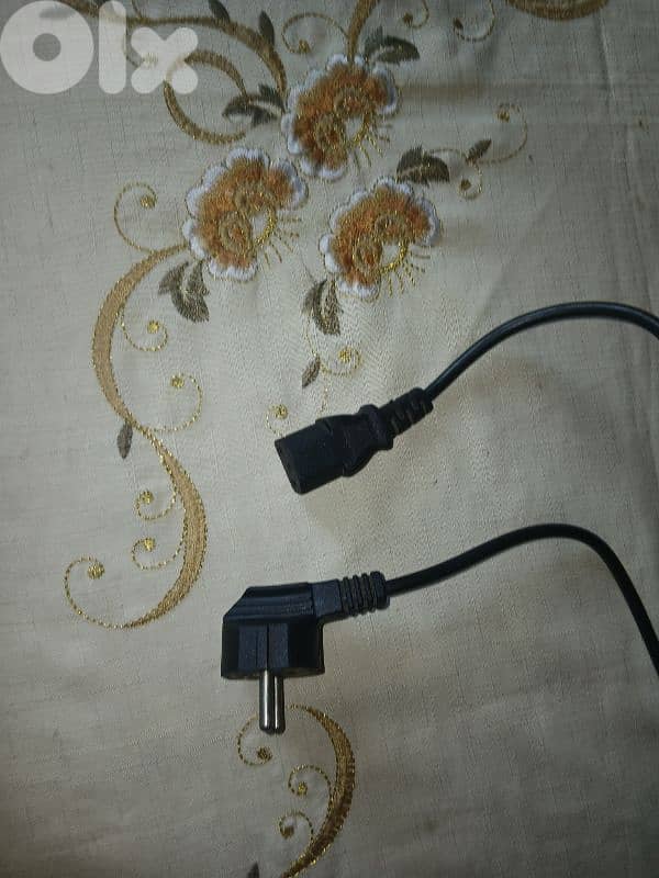 Xbox 360  with power cables +game 6