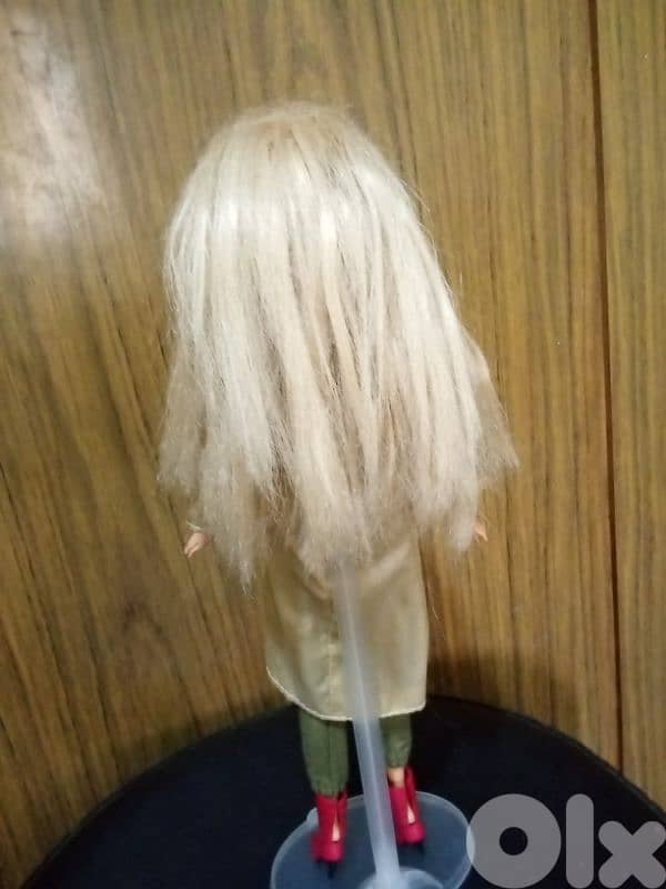 Barbie as new Mattel great wearing doll 2000, bend legs+Boots=27$ 2