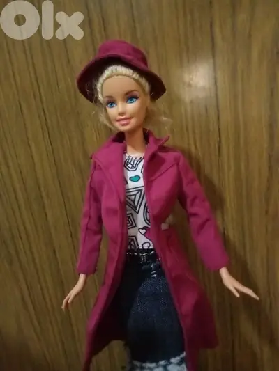 Barbie WINTER Mattel2011 great doll bend legs+Outfit+Boots+Coat+Hat=28