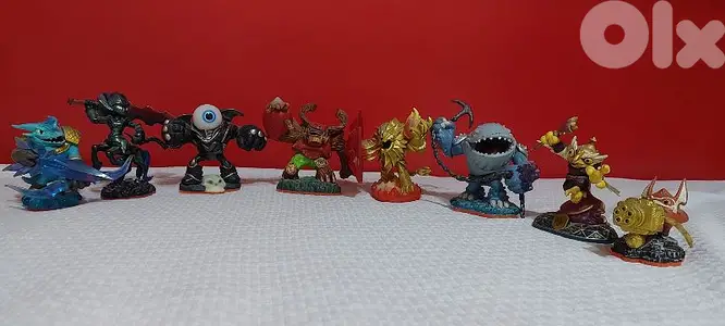 SKYLANDERS figures