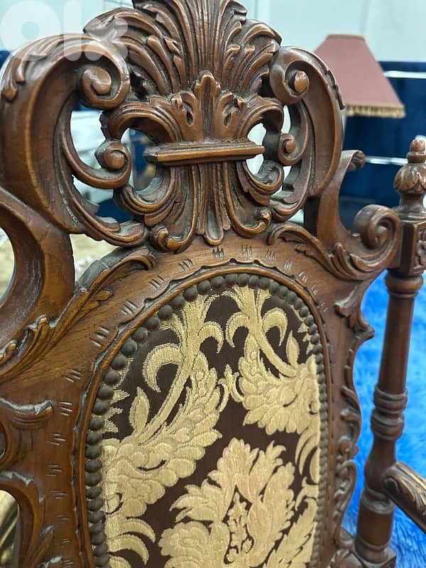 arm chair auntique and table 8