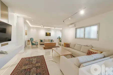 SUPER CATCH ! APT IN TALLET EL KHAYAT PRIME (250SQ) 3 BEDS , (BT-676) SUPER CATCH ! APT IN TALLET EL KHAYAT PRIME (250SQ) 3 BEDS , (BT-676)