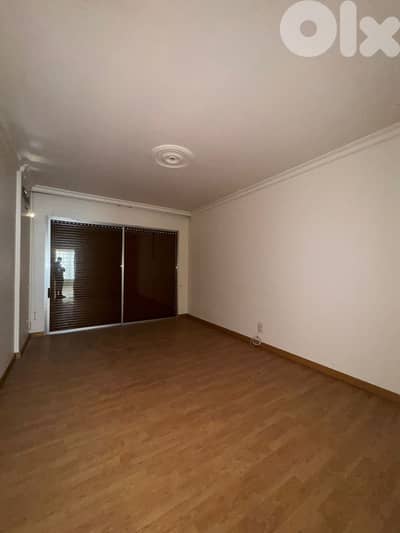 SPACIOUS APT IN AIN AL TINEH PRIME / SEA VIEW (300SQ) 4 BEDS (AM-253)