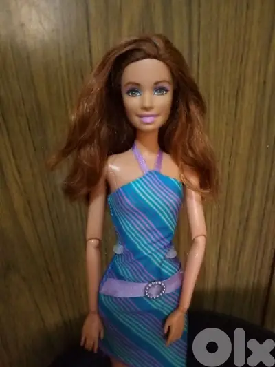 Barbie brunette SWAPPIN & Articulated body Mattel2010+Shoes Great doll