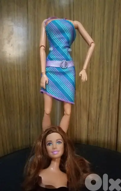 Barbie brunette SWAPPIN & Articulated body Mattel2010+Shoes Great doll
