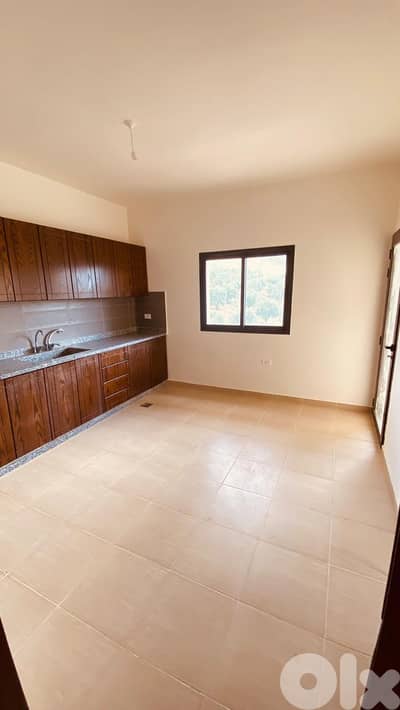Apartment for sale in Bziza - شقة للبيع في بزـيـزا