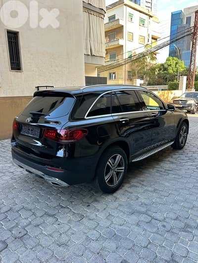 Mercedes GLC 300 4matic 2020 black on black (clean carfax)