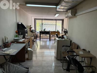 Eqquiped Jewellery Shop in Zalka for rent محل مجوهرات مجهز للإيجار في