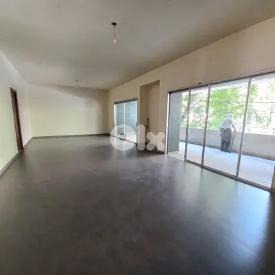 Spacious apartment in Zalka calm area for rentشقة واسعة للإيجار في الز