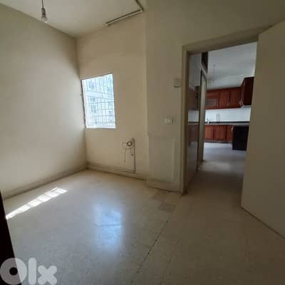 Spacious apartment in Zalka calm area for rentشقة واسعة للإيجار في الز