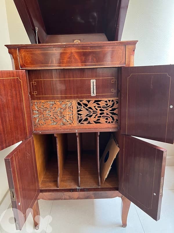 phonograph 700$ 6