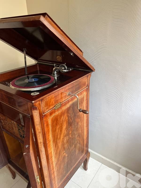 phonograph 700$ 7