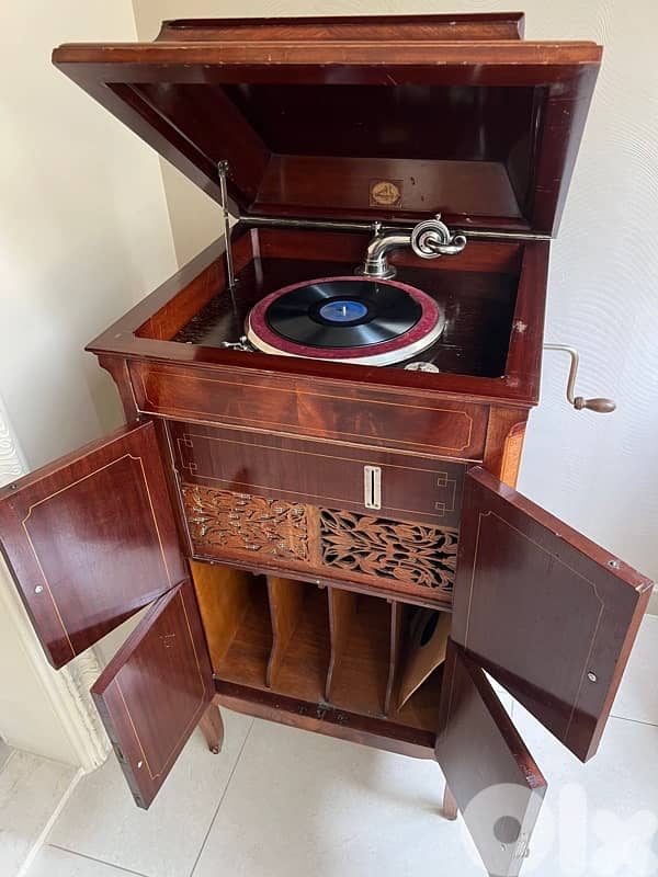 phonograph 700$ 8
