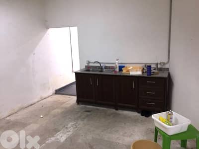 مستودع 750م للبيع في الاونيسكو الخط العام