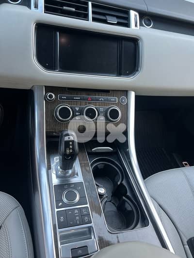 Range Rover Sport 2015 HSE V6 look SVR