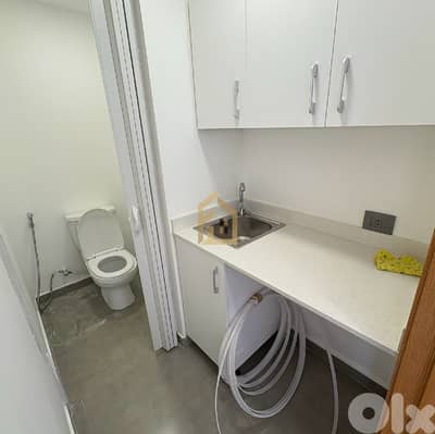 Office for rent in Mar Elias HN249 مكتب للإيجار في مار الياس