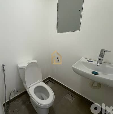 Office for rent in Mar Elias HN249 مكتب للإيجار في مار الياس