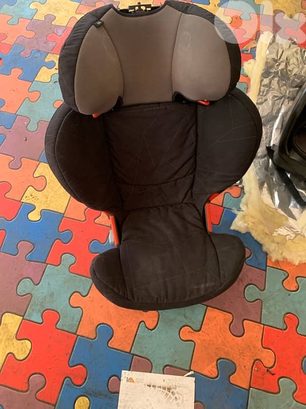 2 car seats 1 stroller 0