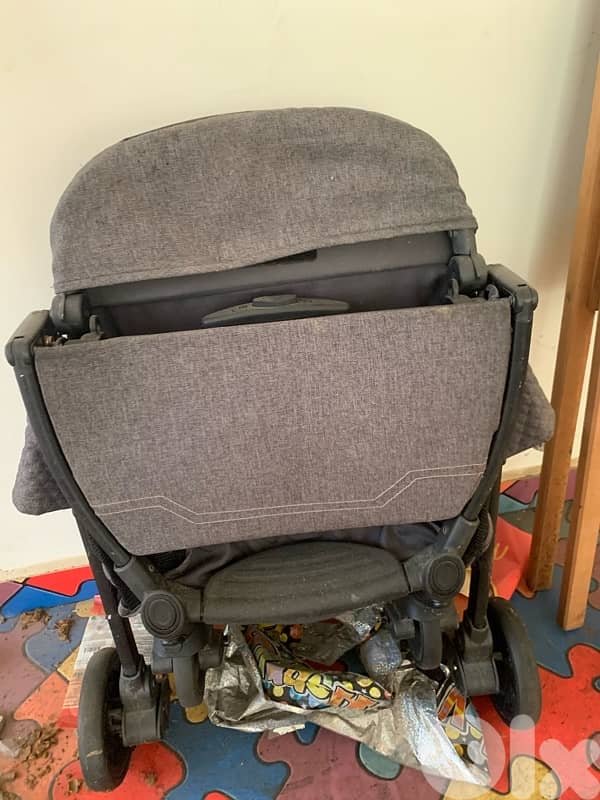 2 car seats 1 stroller 2