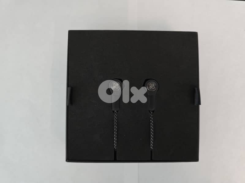 Bang & Olufsen Bluetooth Earphones 1