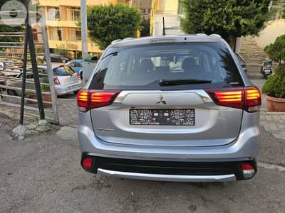 Mitsubishi Outlander GLS 4WD 2016 7 Seater