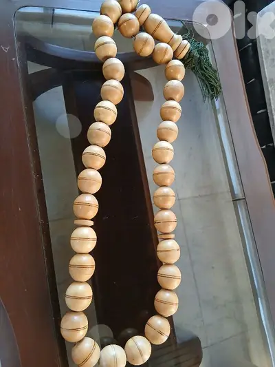 مسبحة خشب زينة كبيرة