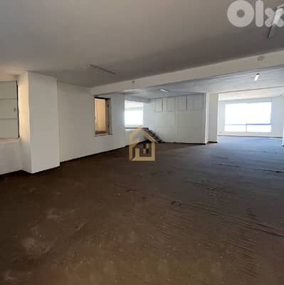 Showroom for rent in Ramlet El Baida MJ4 صالة عرض للإيجار