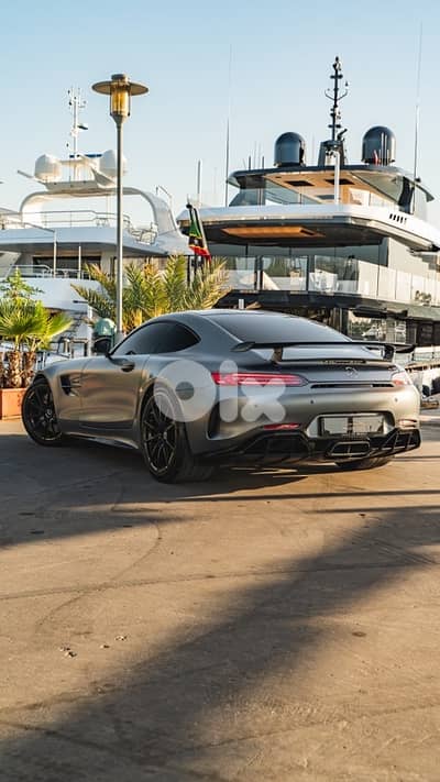 Mercedes AMG GTR 2018 , TGF source & services. ONLY 10.000Km