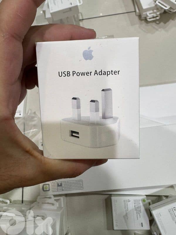Apple Usb power adapter 5w 3pin 7$ 0