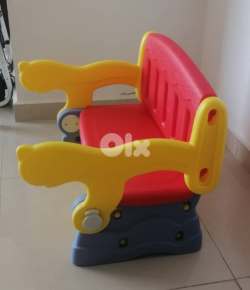 kids Table & Armchair 2